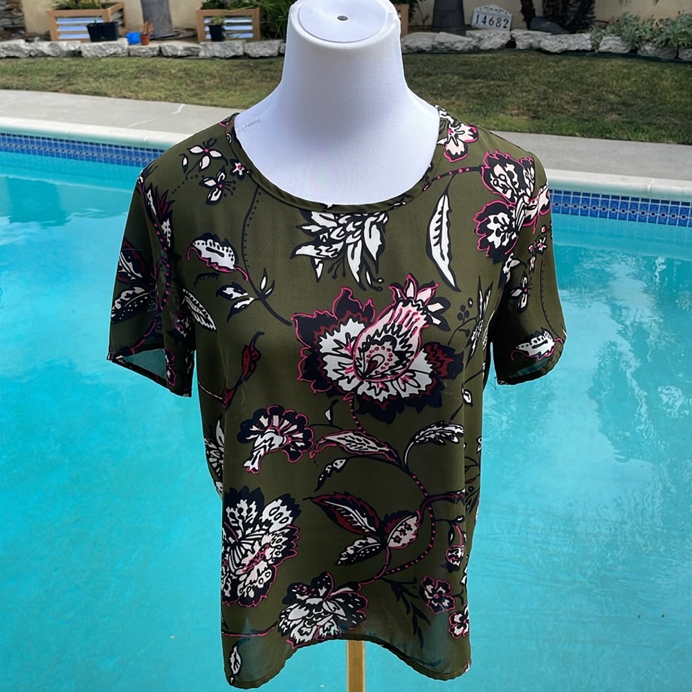 Philosophy Green floral pull over blouse | Size Small